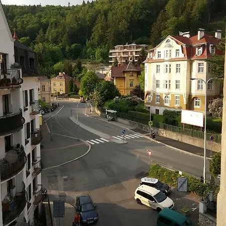 Laura'S Apartment Karlovy Vary Exterior photo